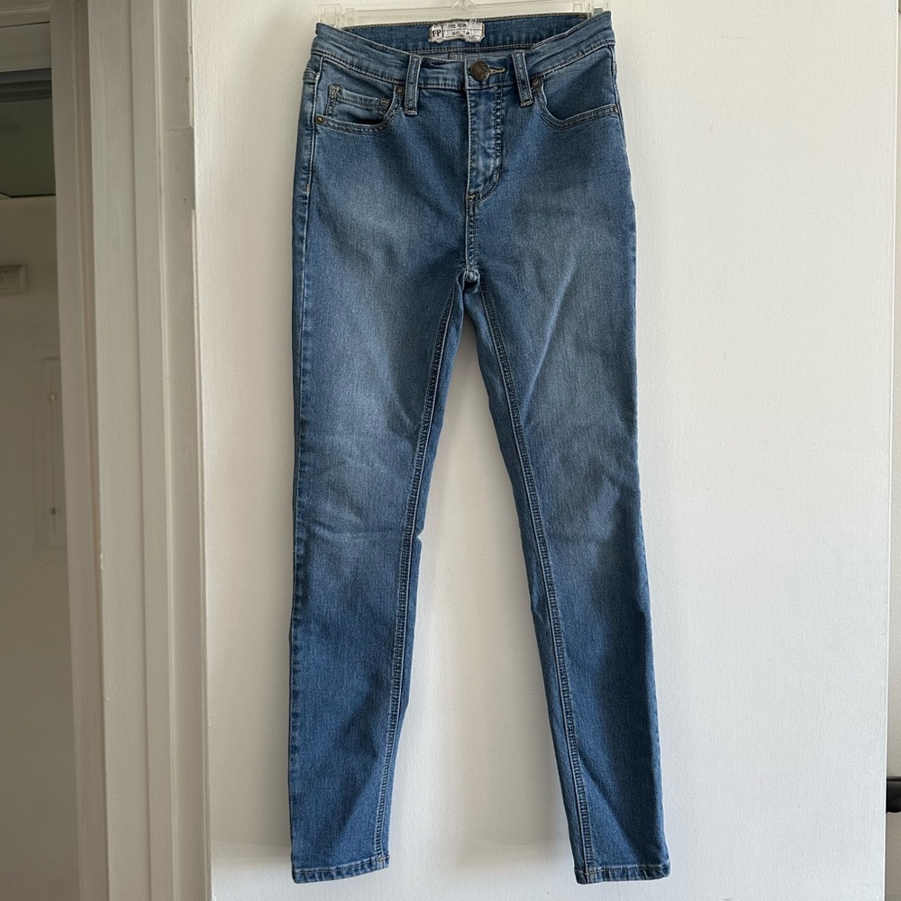 Free People FP Lightwash High Rise Skinny Jeans Size 24 EUC